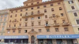 Roma, Netflix riaccende il Cinema Europa: ma ai piani superiori l’occupazione continua