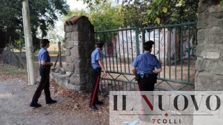 Roma, mette in vendita lo stabile vuoto sull’Appia Pignatelli: glielo occupano 9 rom