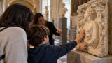 Palazzo Venezia si visita ‘con le mani’: sabato le famiglie scoprono il museo attraverso i sensi