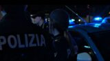 Roma, tenta di uccidere l’ex moglie a coltellate, poi la porta in ospedale e fugge con il figlio: fermato dopo 7 ore a Torvaianica
