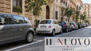 Roma, le strisce bianche diventano blu, Schiuma (FdI) sfida Gualtieri: “Anche parcheggiare gratis diventa un lusso”