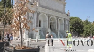 Roma, dagli alberi secchi alle fontane di Trevi e Gianicolo: sui simboli della Capitale continua a regnare la ‘nebbia’