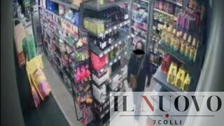Roma, rapina a mano armata al supermercato Tigre a piazza Bologna: dipendente legato mani e piedi