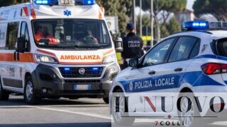 Roma, incidente mortale sulla Prenestina: scontro tra due scooter e un’auto, muore un 65enne