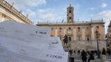 Case popolari, il pasticcio delle 12846 lettere di agosto di Æqua Roma: il Campidoglio costretto a riesaminare tutti i conti