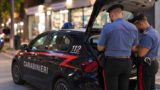 Roma, “Dammi 20 euro o ti do fuoco”: tenta l’estorsione al minimarket, arrestato
