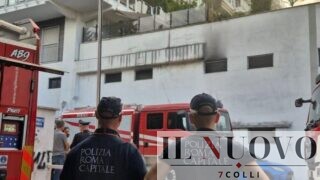 Roma, incendio a Monteverde, fiamme in un box e fumo nel palazzo: stabile evacuato e feriti, chiusa via Vitellia