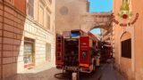 Roma, a fuoco negozio all’Esquilino: strada chiusa, traffico in tilt