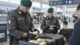 Aeroporto di Fiumicino, maxi controlli sui passeggeri: sequestrati 2,5 milioni di €, contestate 412 violazioni
