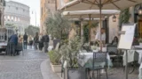 Roma, caos dehors, Gualtieri si ‘rimangia’ la scadenza del 31 marzo: altri 3 mesi per mettersi in regola
