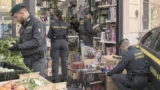 Roma, blitz sui minimarket di Ostia e Borgata Finocchio: sequestrati oltre 403mila prodotti, fuochi pericolosi e cibo ammuffito