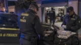 Roma, 30 chili di cocaina nascosti in un garage di Tor Lupara: maxi sequestro da 6,8 milioni di €