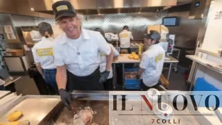 Roma, arriva il re degli hamburger americani: prima cucina, poi sale sul palco a suonare rock