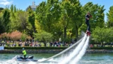 Roma, il Lago dell’EUR diventa un’arena da brividi: moto d’acqua, acrobazie e paracadutisti gratis