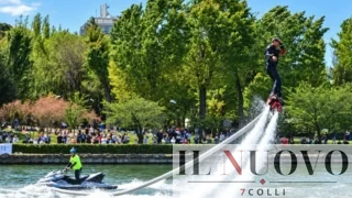 Roma, il Lago dell’EUR diventa un’arena da brividi: moto d’acqua, acrobazie e paracadutisti gratis