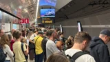 Roma, metro A come un “Carro bestiame: a Termini ogni mattina è la stessa storia”