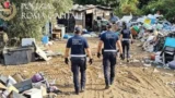 Roma, smantellati 12 ‘villaggi’ abusivi: 14 persone identificate e 80 tonnellate di rifiuti