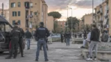 Roma, 8 arresti al Quarticciolo, lo Stato schiera presìdi fissi contro lo spaccio: ma restano scoperti da mezzanotte