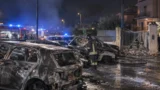 Roma Est, dieci mezzi in fiamme e una bomba sotto casa: il doppio attacco torna a fa paura