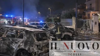 Roma Est, dieci mezzi in fiamme e una bomba sotto casa: il doppio attacco torna a fa paura