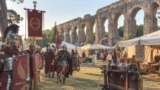 Roma, tornano gli antichi romani: una festa dimenticata rivive tra gli acquedotti