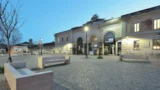 Roma, l’ex Mattatoio diventa una città di luci e suoni per una notte: arte fino alle 2, ingresso gratuito