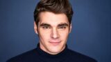 Morto RJ Mitte, il figlio di Walter White nella celebre serie Breaking Bad: la sua battaglia più grande era fuori dal set
