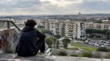 Roma Capitale dei poveri dimenticati, quasi un giovane su due senza studio né lavoro: i numeri Istat